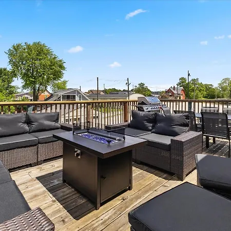 Huge Downtown Retreat With Free Parking Vila